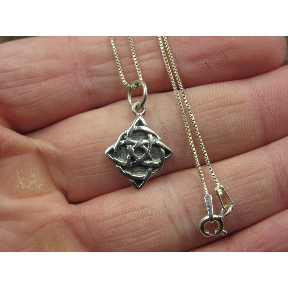 18" Sterling Silver Small Celtic Pattern Pendant Necklace Vintage Minimalist - Picture 2 of 6